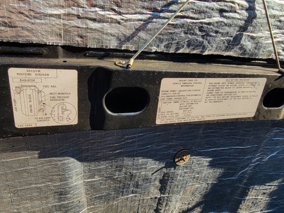 Jaguar-xj6-1984-black-20