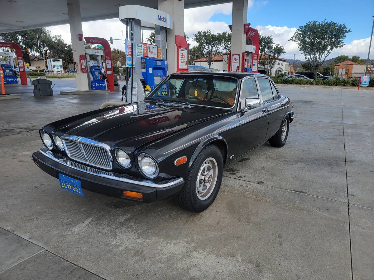 Jaguar-xj6-1984-black