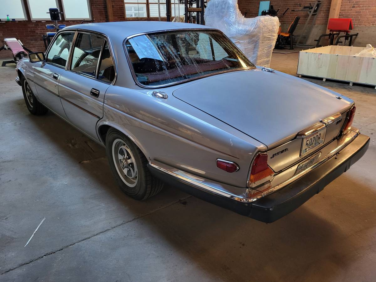 Jaguar-xj6-1984-silver-3