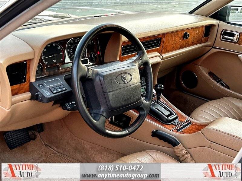 Jaguar-xj6-1993-white-12