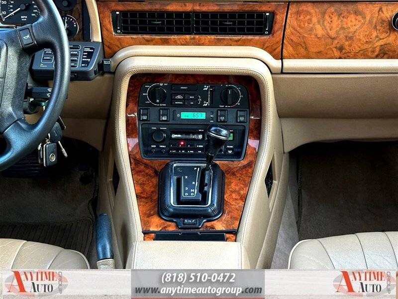 Jaguar-xj6-1993-white-35