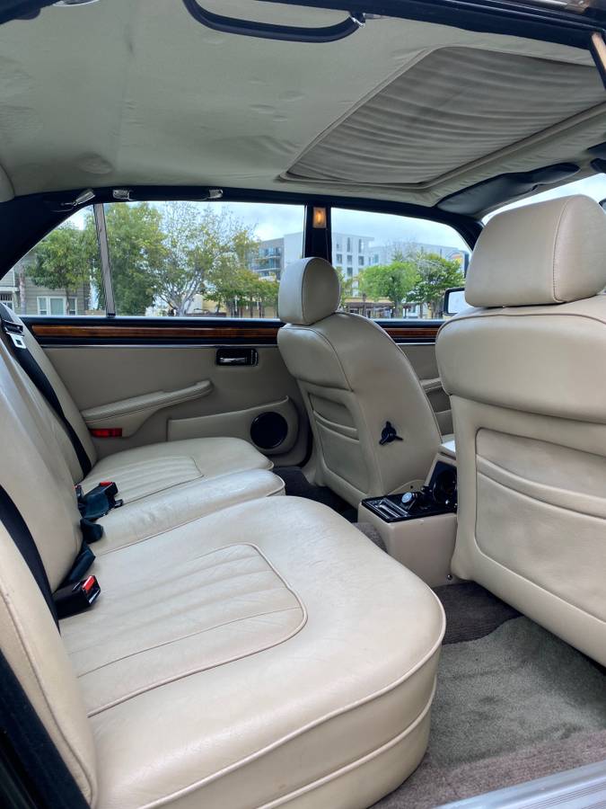 Jaguar-xj6-vanden-plas-1985-black-11