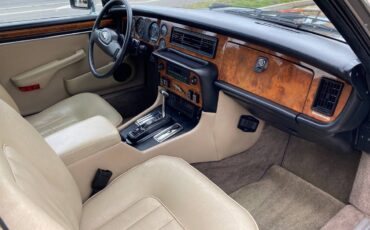 Jaguar-xj6-vanden-plas-1985-black-12