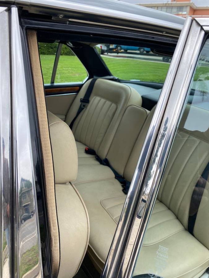 Jaguar-xj6-vanden-plas-1985-black-18