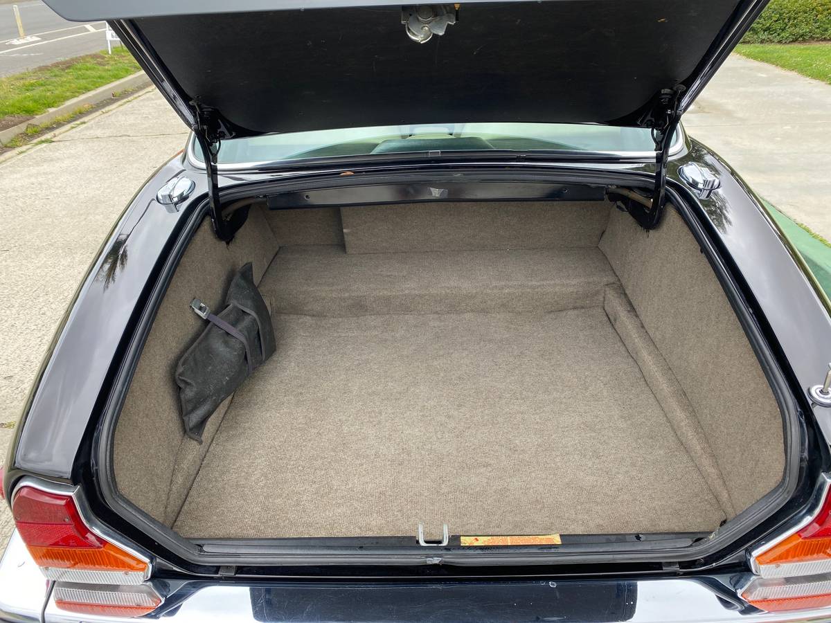 Jaguar-xj6-vanden-plas-1985-black-19