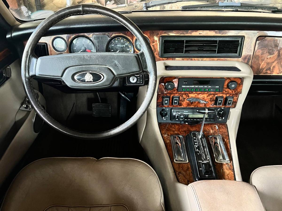 Jaguar-xj6-vanden-plas-edition-1987-black-1