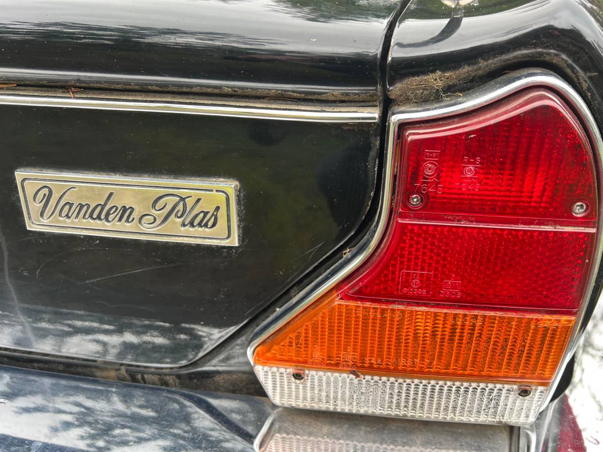 Jaguar-xj6-vanden-plas-edition-1987-black-2