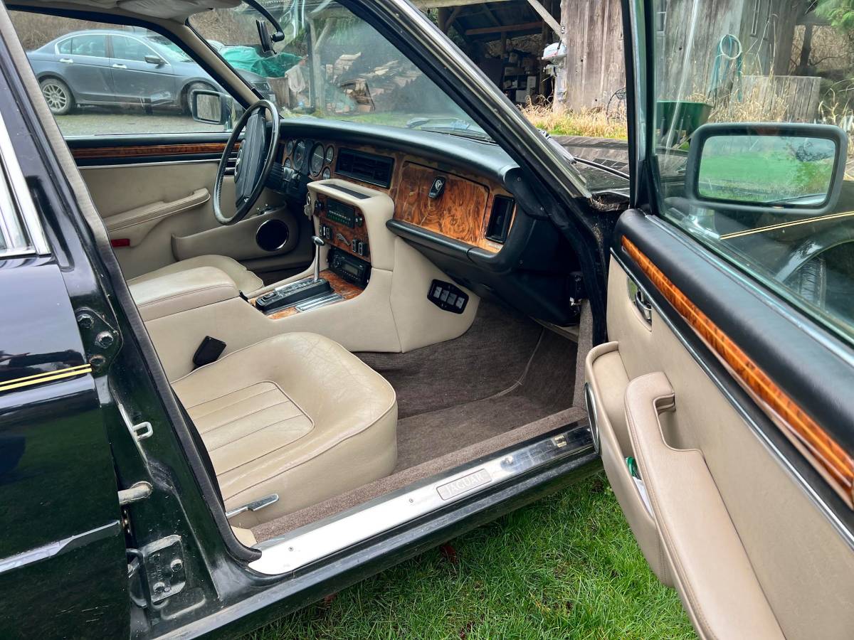 Jaguar-xj6-vanden-plas-edition-1987-black-5