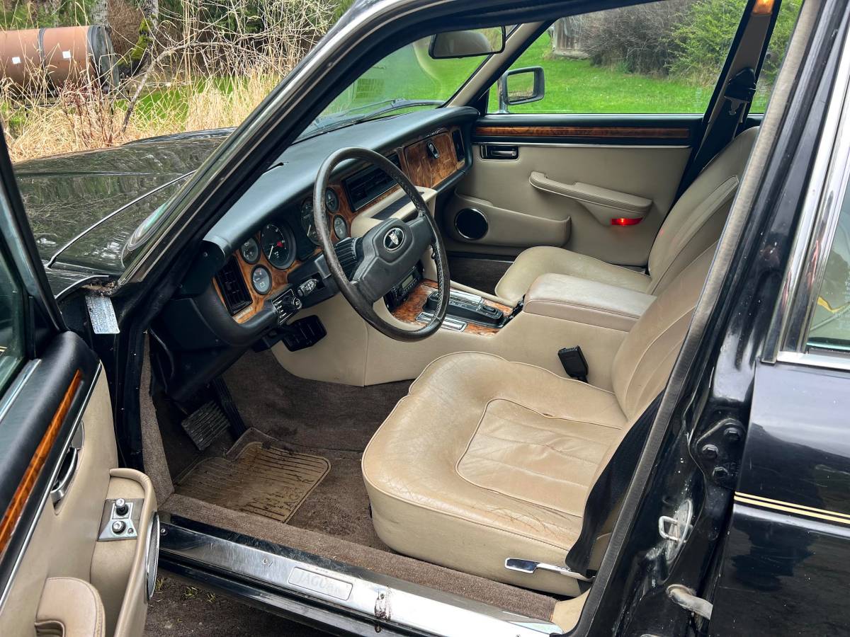 Jaguar-xj6-vanden-plas-edition-1987-black-6