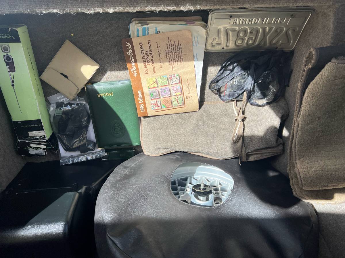 Jaguar-xjs-coupe-v12-1990-grey-14