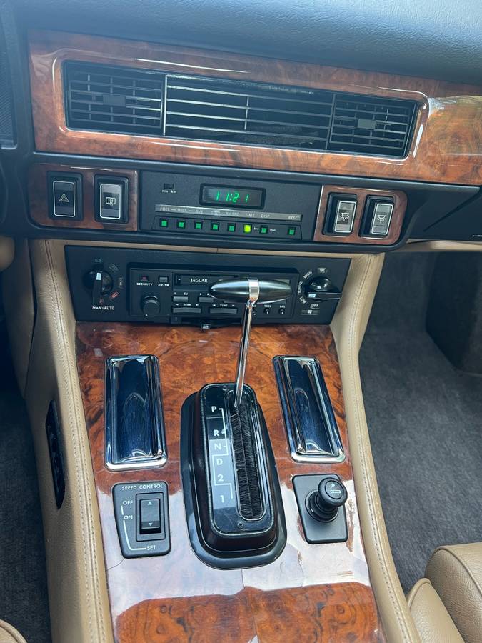 Jaguar-xjs-coupe-v12-1990-grey-3