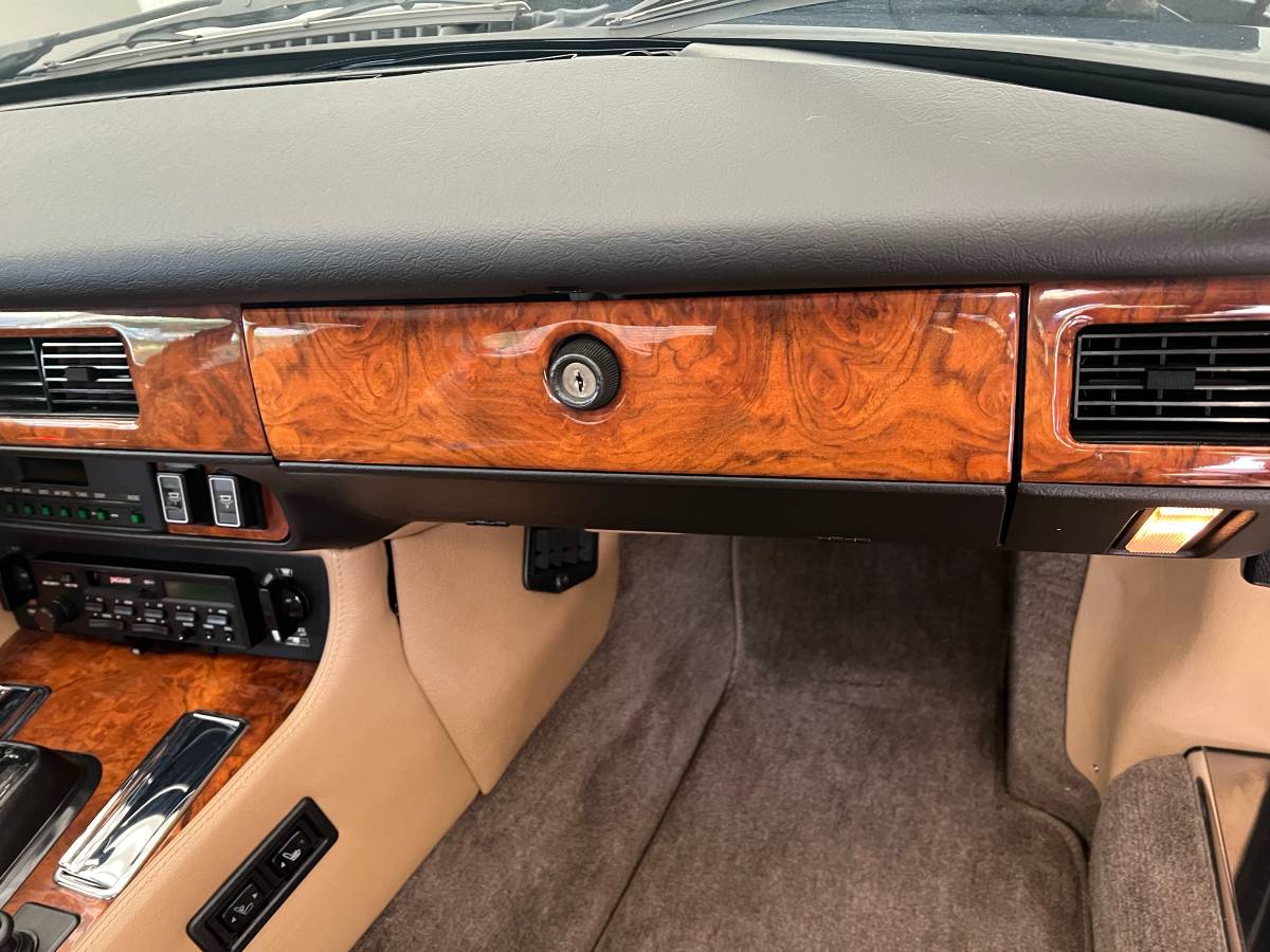 Jaguar-xjs-coupe-v12-1990-grey-5