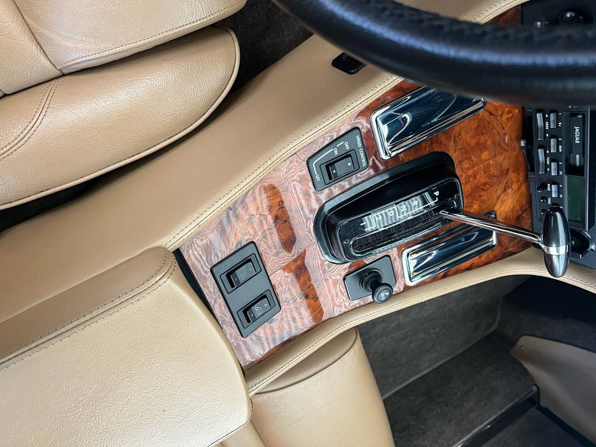 Jaguar-xjs-coupe-v12-1990-grey-8