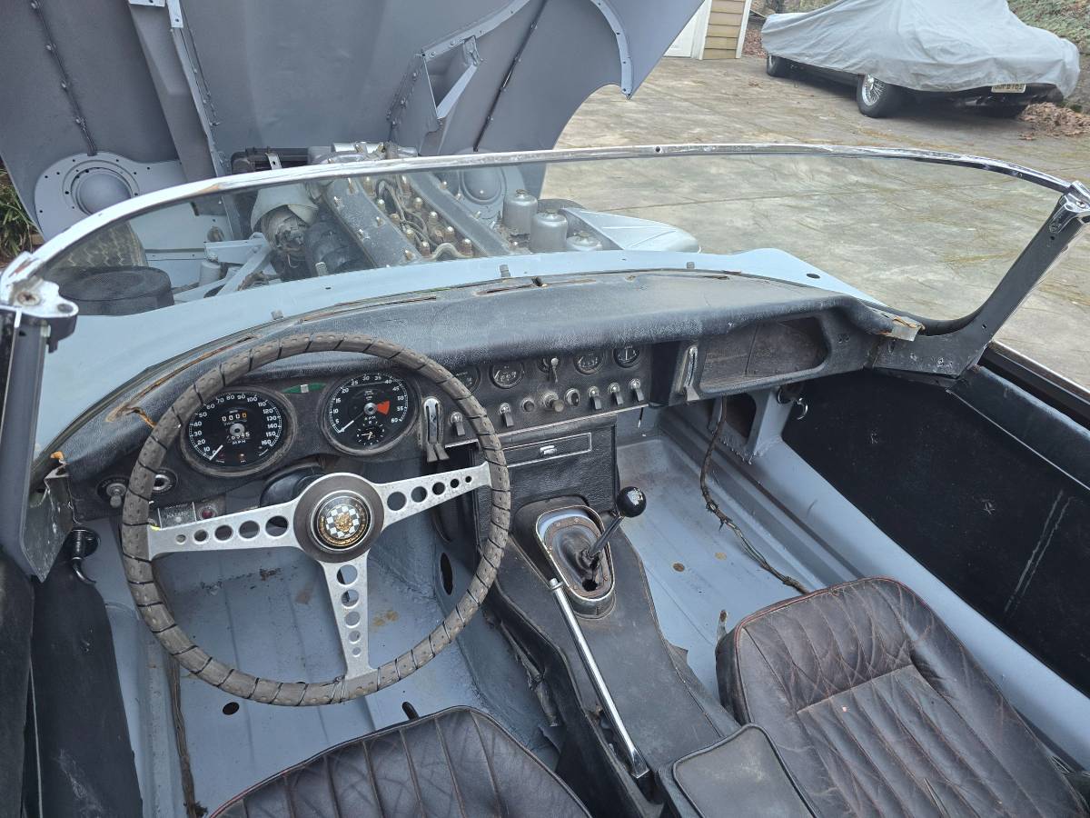 Jaguar-xke-1967-grey-8