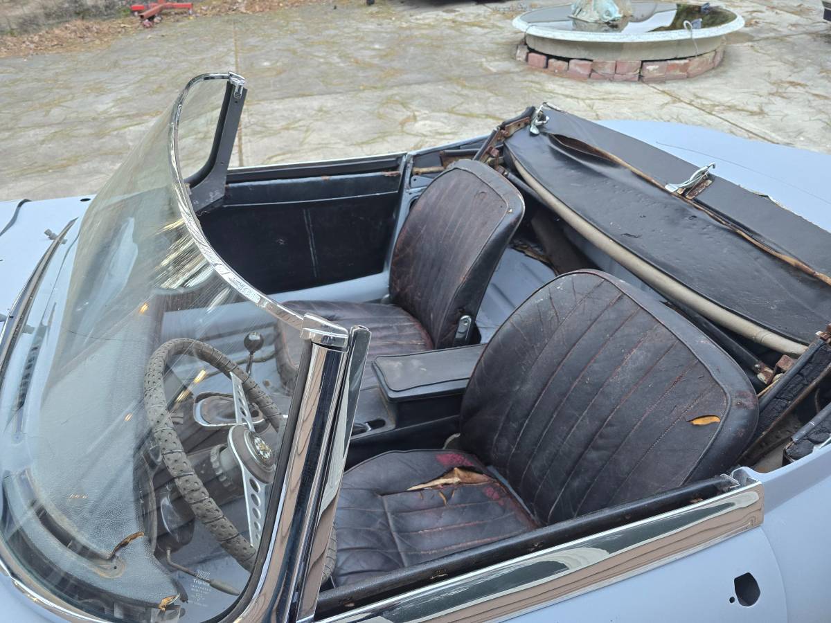 Jaguar-xke-1967-grey-9