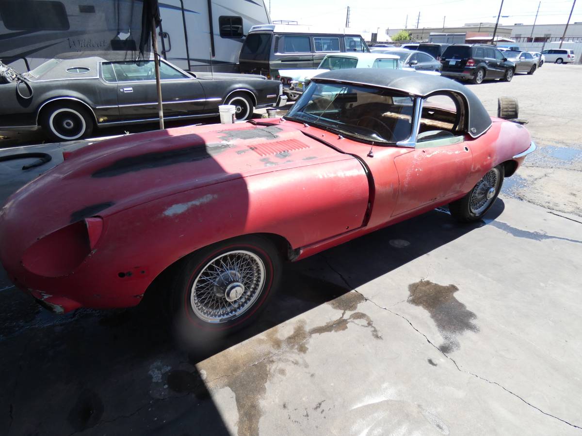 Jaguar-xke-convertible-1969-17