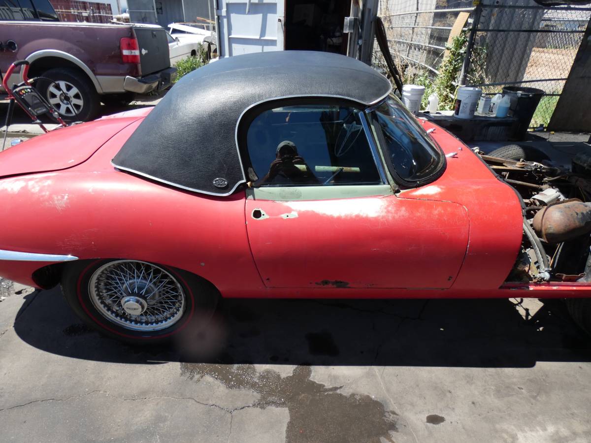 Jaguar-xke-convertible-1969-19