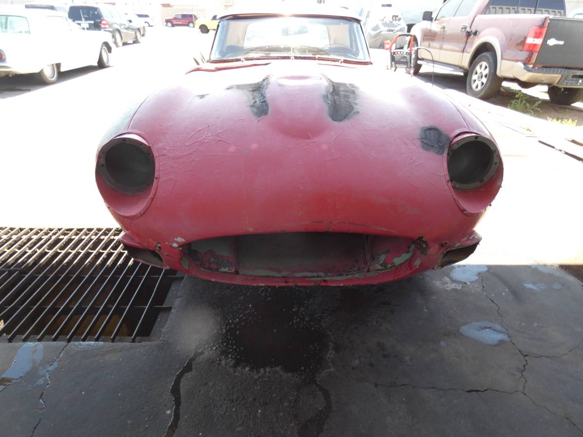 Jaguar-xke-convertible-1969-30