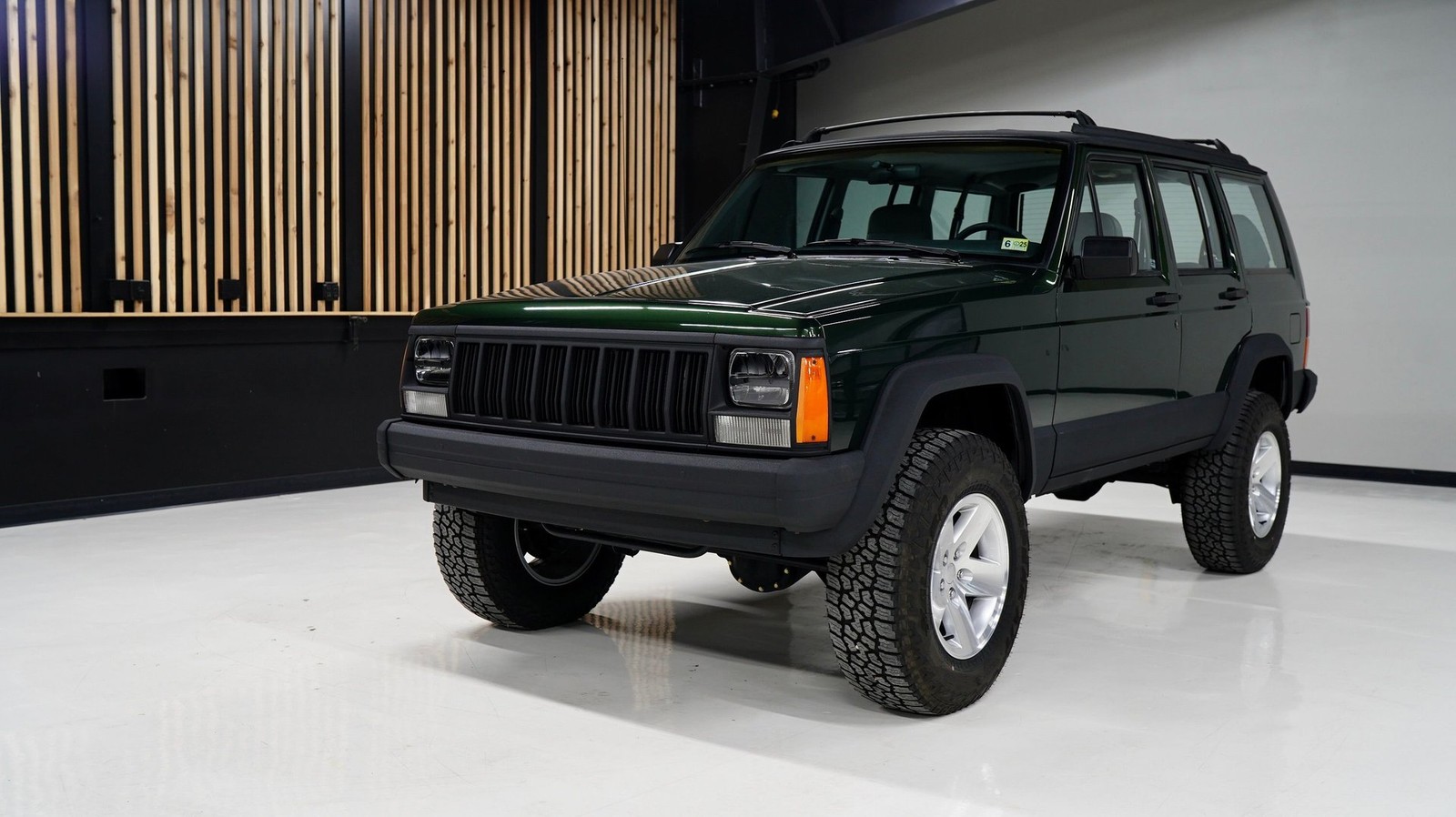 Jeep-Cherokee-1995-SUV-1