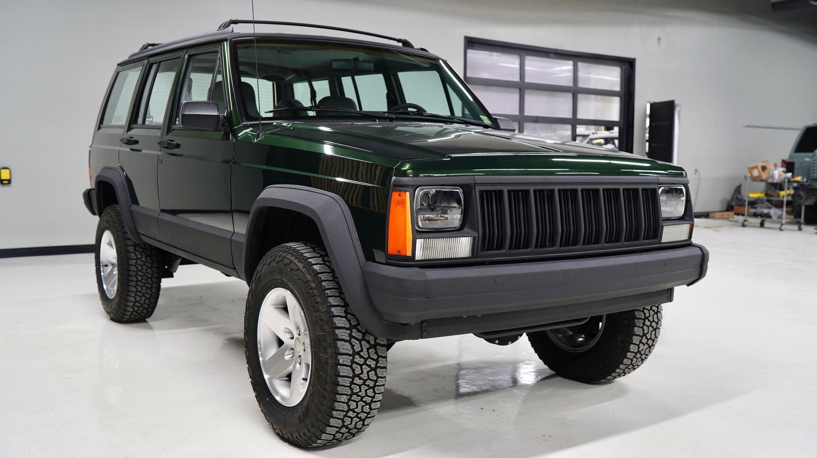 Jeep-Cherokee-1995-SUV-10