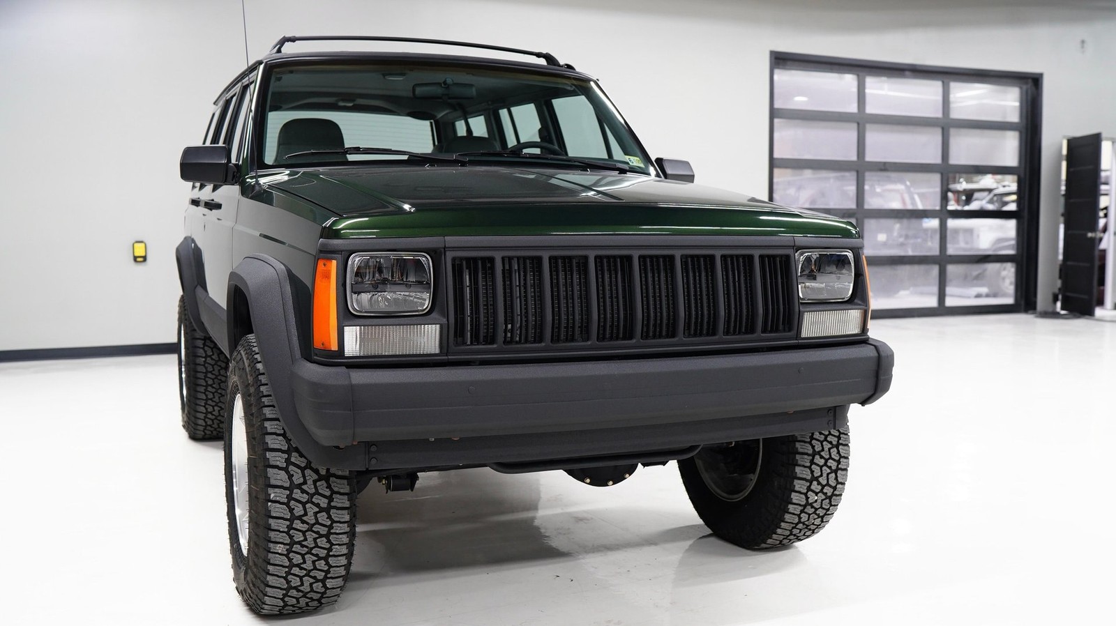 Jeep-Cherokee-1995-SUV-11