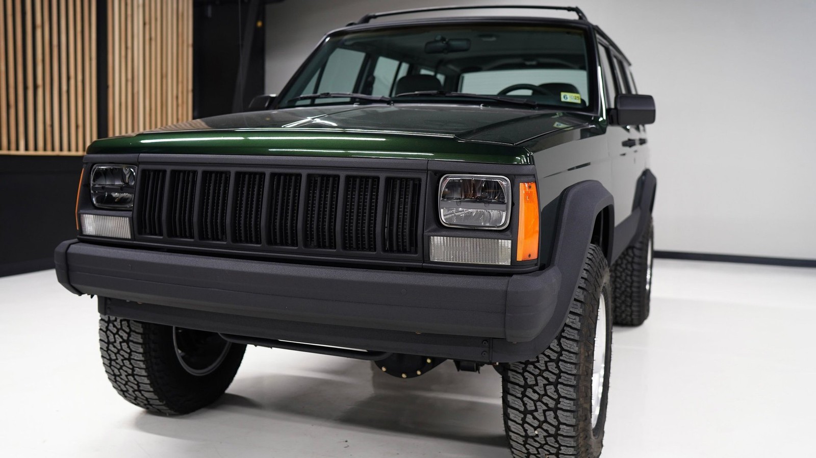 Jeep-Cherokee-1995-SUV-13