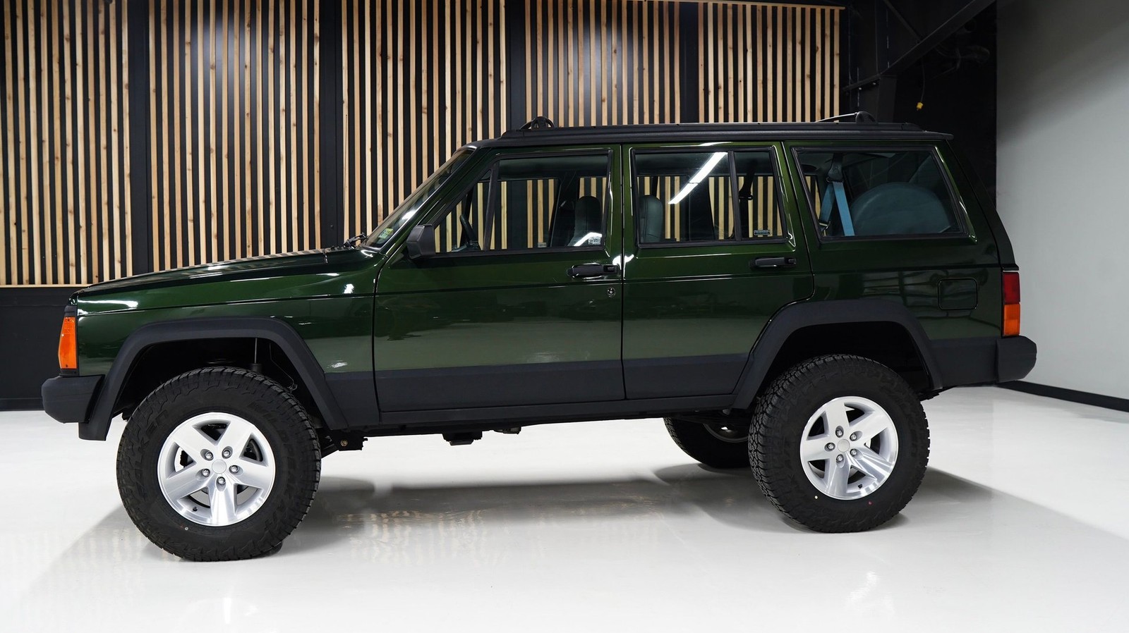 Jeep-Cherokee-1995-SUV-4