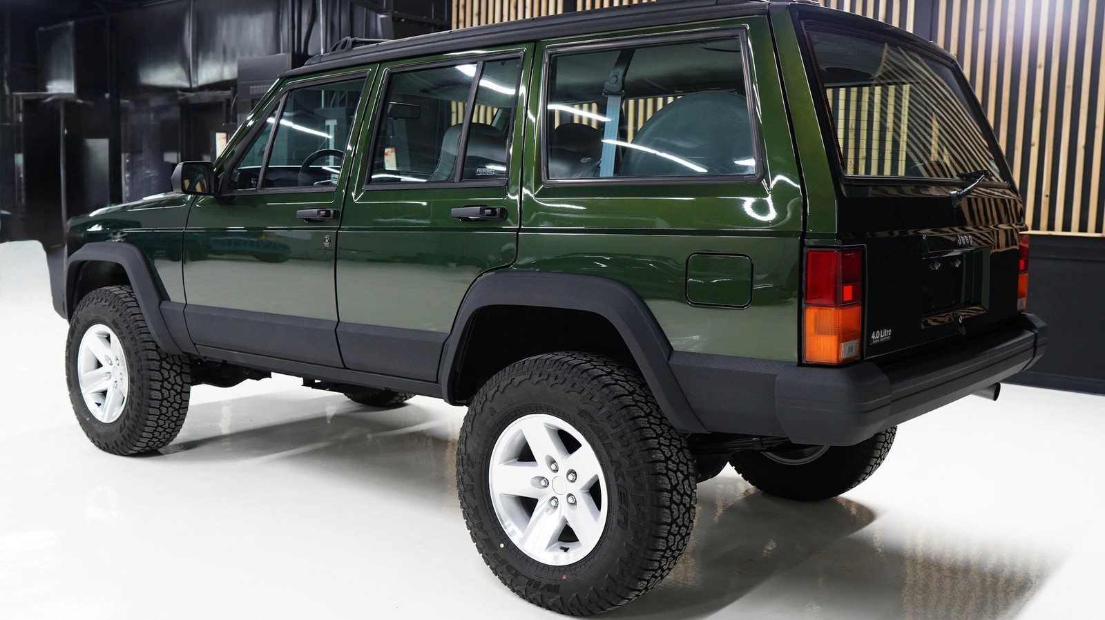 Jeep-Cherokee-1995-SUV-7