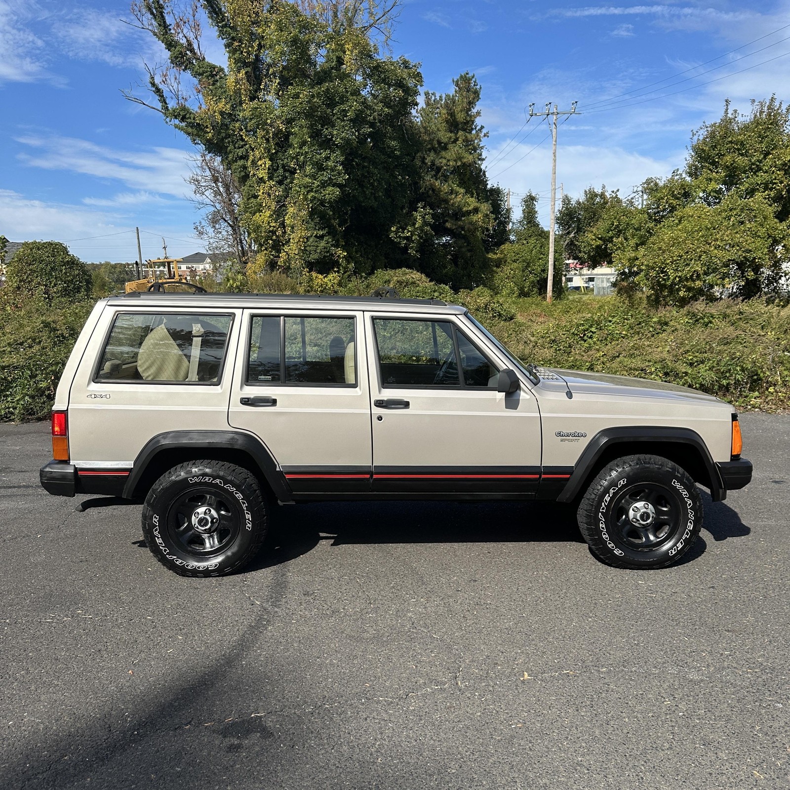 Jeep-Cherokee-1996-SPORT-UTILITY-4-DR-1