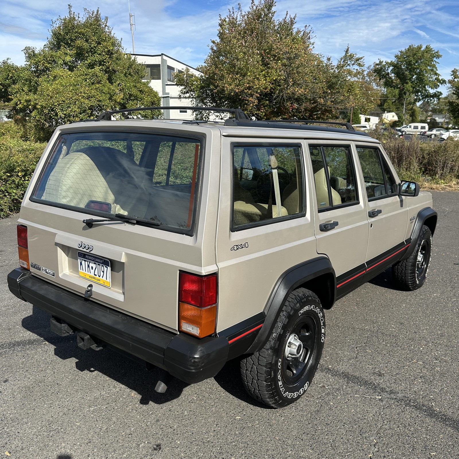 Jeep-Cherokee-1996-SPORT-UTILITY-4-DR-2