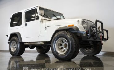 Jeep-Cj7-1982-White-Black-1
