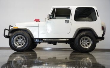 Jeep-Cj7-1982-White-Black-16