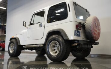 Jeep-Cj7-1982-White-Black-17