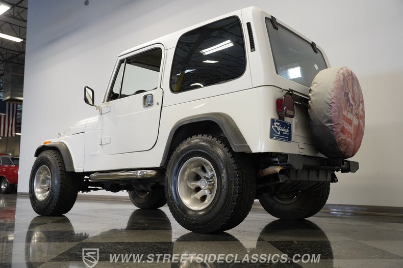 Jeep-Cj7-1982-White-Black-17