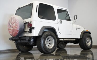 Jeep-Cj7-1982-White-Black-20