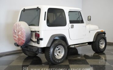 Jeep-Cj7-1982-White-Black-21