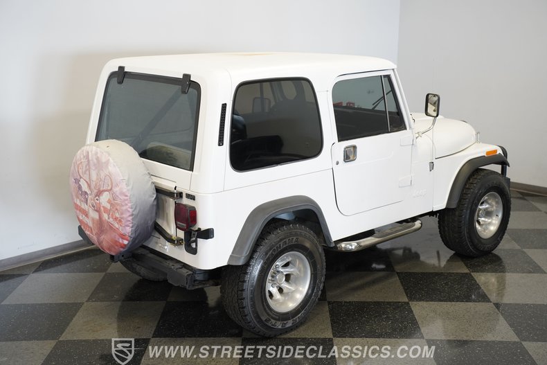 Jeep-Cj7-1982-White-Black-22