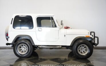 Jeep-Cj7-1982-White-Black-24