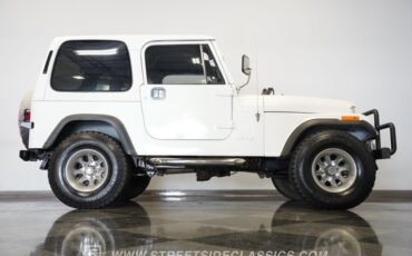 Jeep-Cj7-1982-White-Black-25