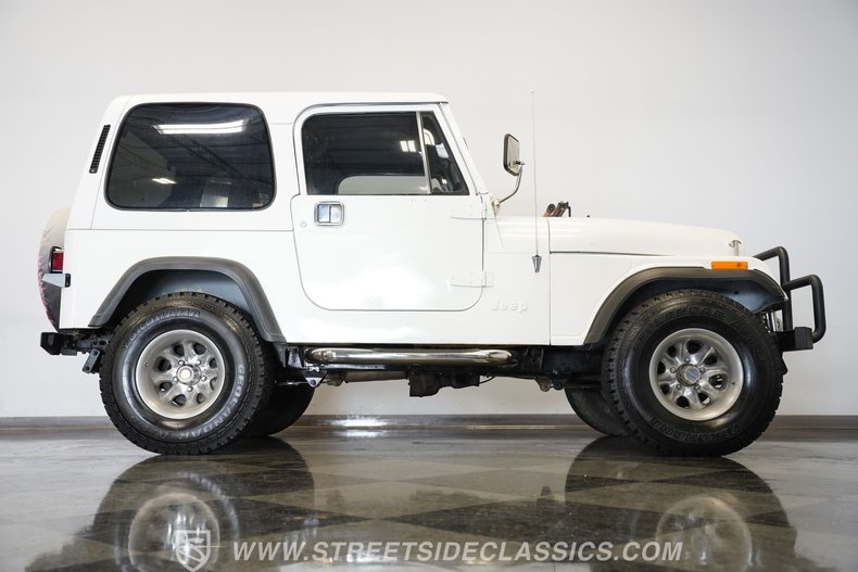 Jeep-Cj7-1982-White-Black-25
