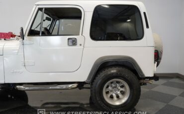 Jeep-Cj7-1982-White-Black-32