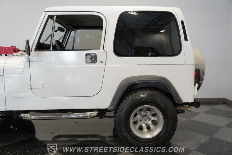Jeep-Cj7-1982-White-Black-32