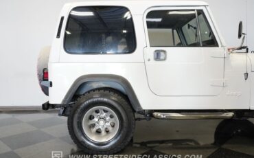 Jeep-Cj7-1982-White-Black-36