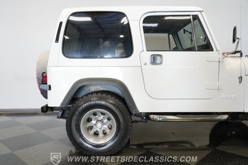 Jeep-Cj7-1982-White-Black-36