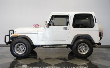 Jeep-Cj7-1982-White-Black