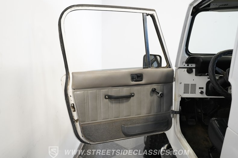 Jeep-Cj7-1982-White-Black-42