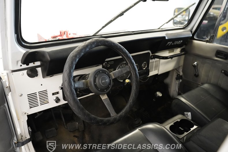 Jeep-Cj7-1982-White-Black-45