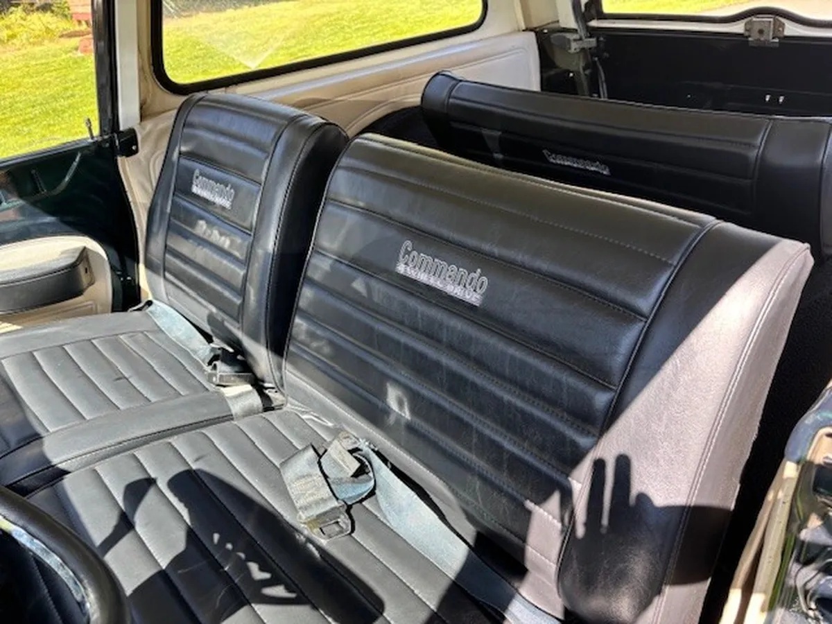 Jeep-Commando-1973-Black-Black-12