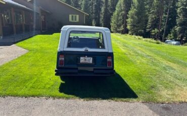 Jeep-Commando-1973-Black-Black-3