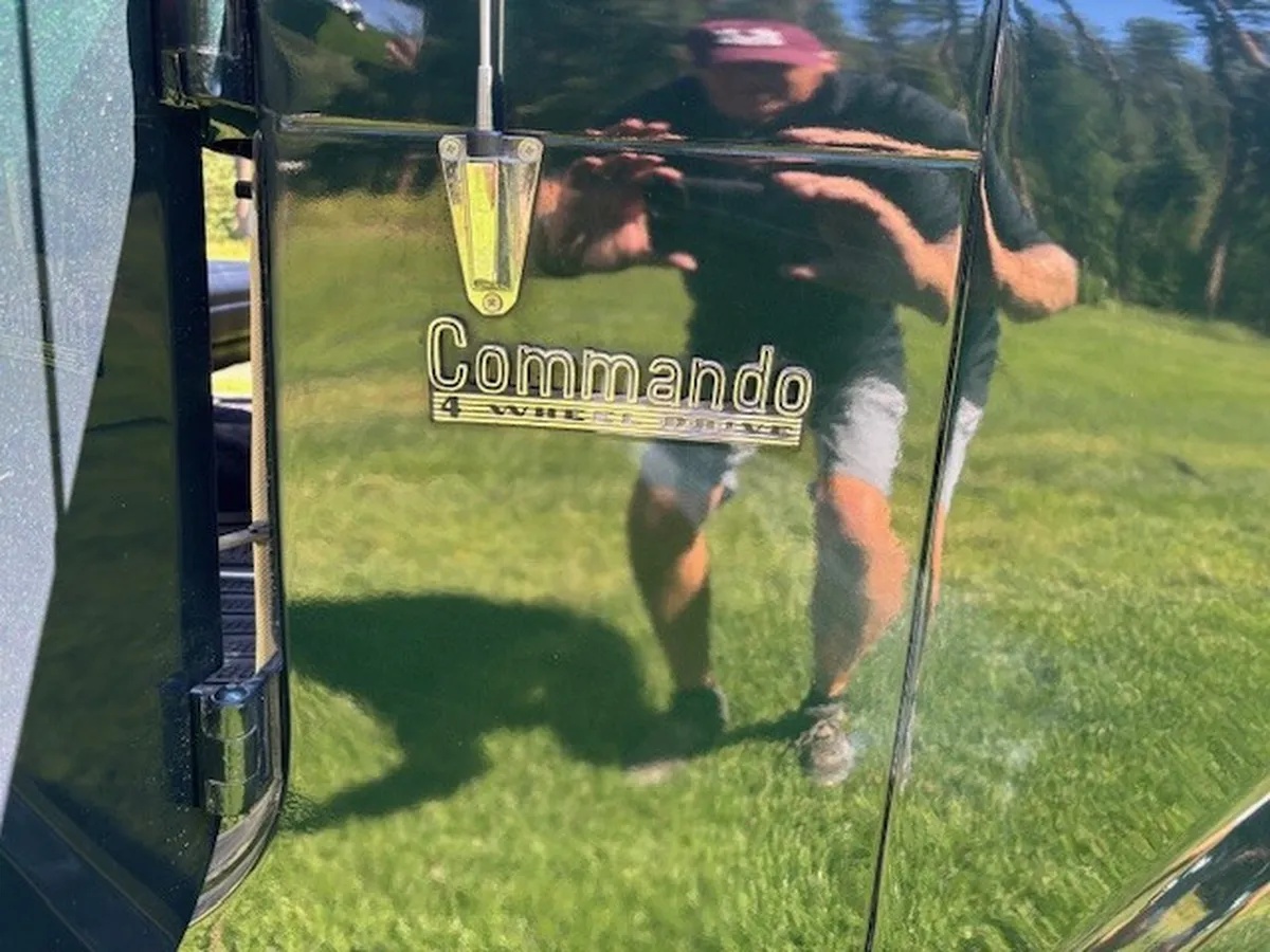 Jeep-Commando-1973-Black-Black-4